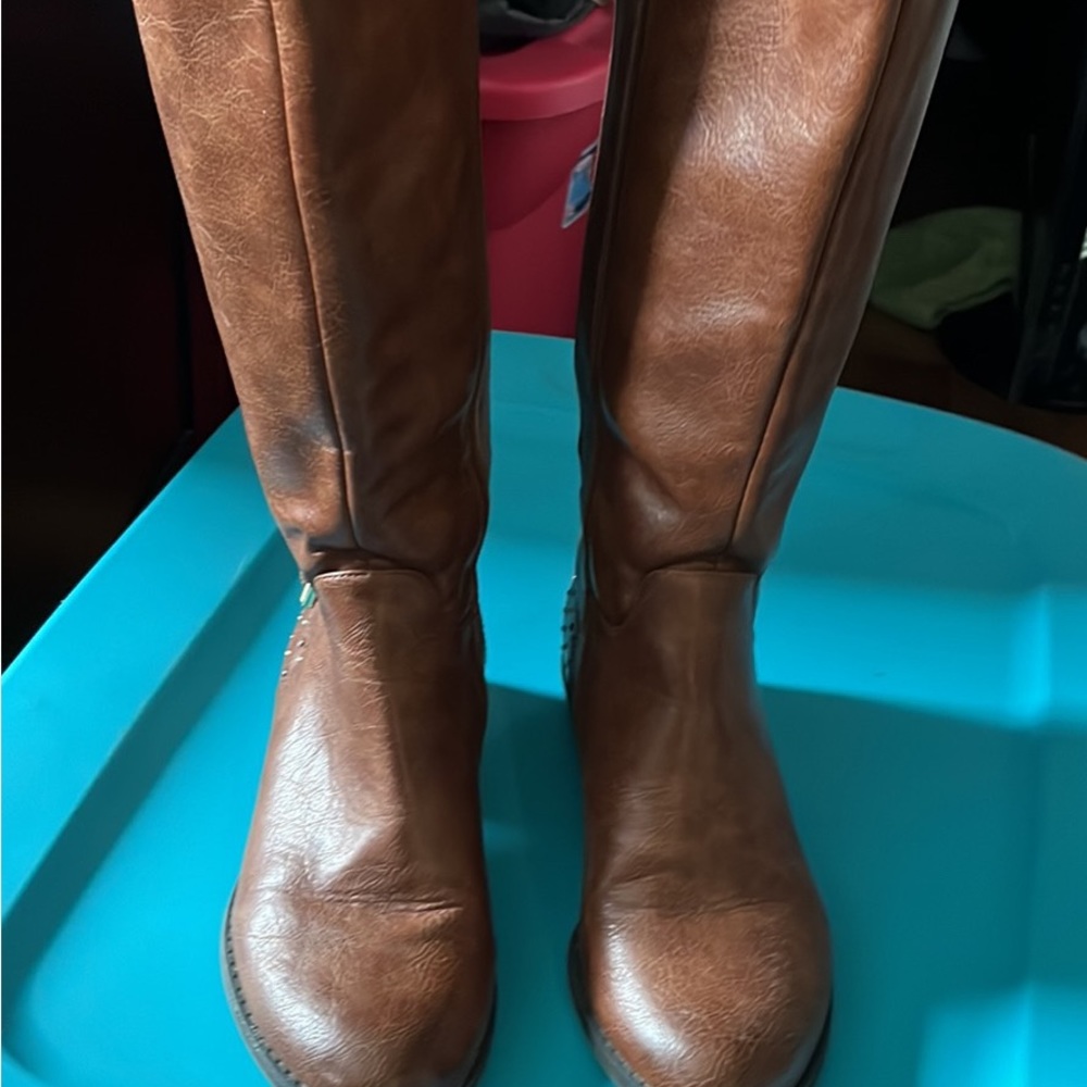 Fergalicious boots only worn several times size 7